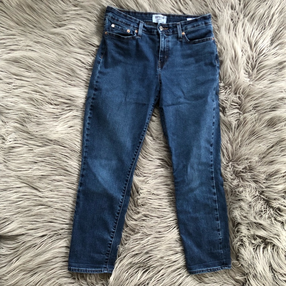 DENIZEN from Levi's Mid-Rise Dark Wash Boyfriend Jean, Size 8 - Picture 2 of 6